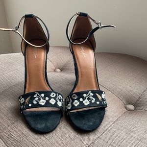 Embroidered block heel black suede sandal SZ 7.5